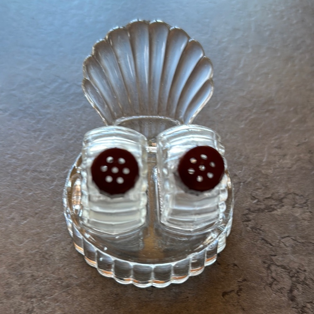 🫟3/$25🫟 Vintage Art Deco Glass Salt & Pepper Shakers
